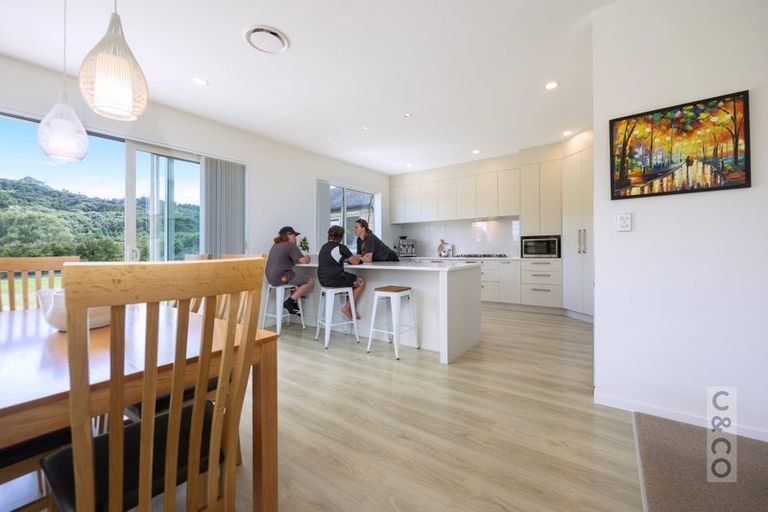 Photo of property in 16 Fruitlands Road, Kumeu, 0810