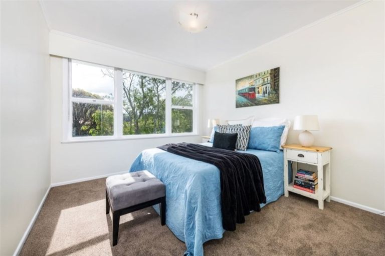 Photo of property in 2 Taioma Crescent, Te Atatu Peninsula, Auckland, 0610