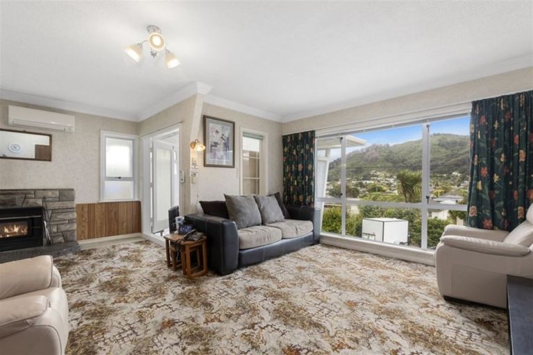 Photo of property in 30 Main Road, Wainuiomata, Lower Hutt, 5014