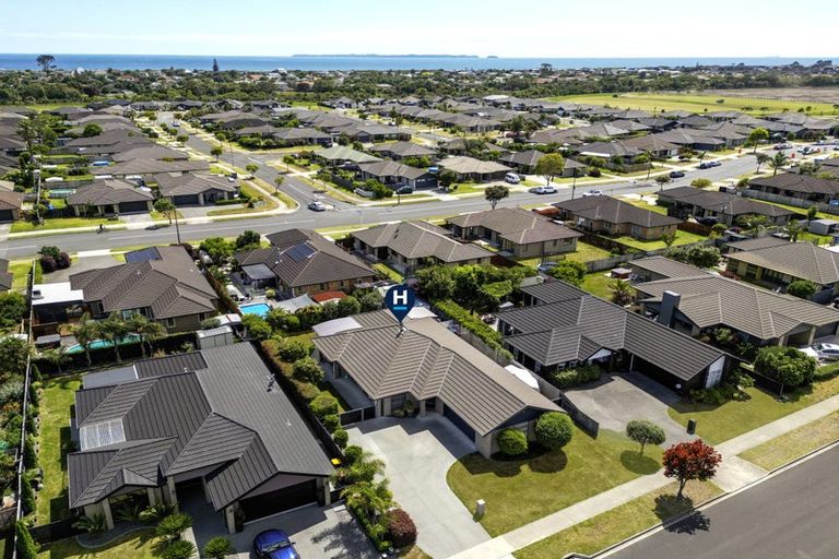 Photo of property in 5 Rainey Crescent, Papamoa Beach, Papamoa, 3118