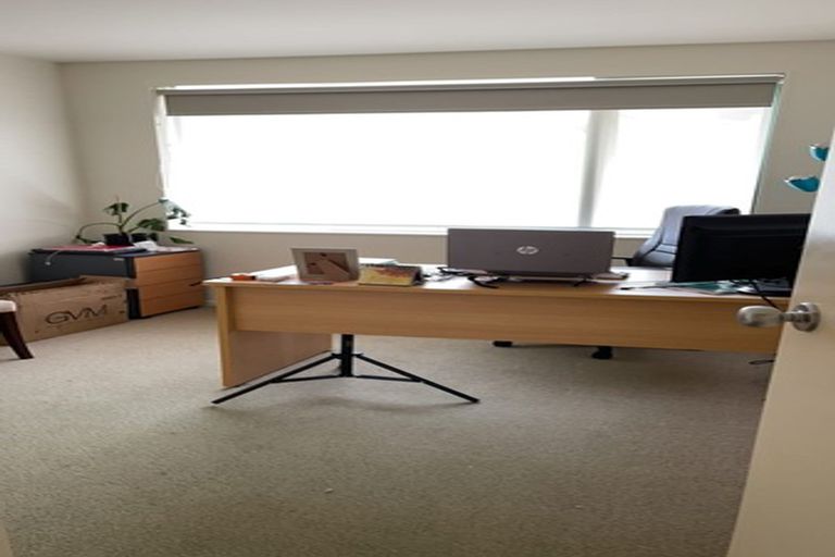 Photo of property in 10 Copplestone Place, New Lynn, Auckland, 0600