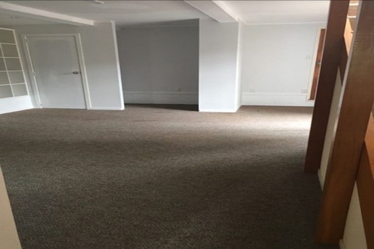 Photo of property in 15 Eyre Street, Henderson, Auckland, 0612