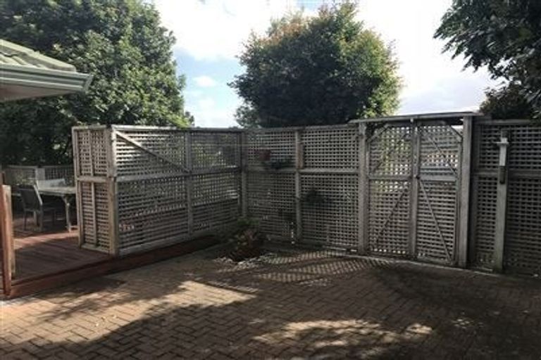 Photo of property in 11 Highbury Bypass, Birkenhead, Auckland, 0626