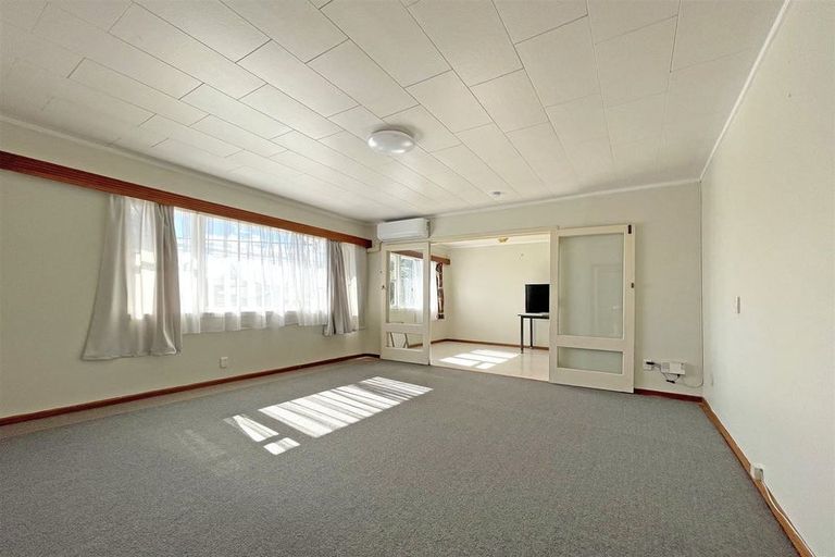 Photo of property in 75 Larnoch Road, Henderson, Auckland, 0610