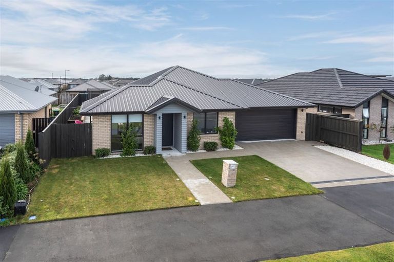 Photo of property in 19 Broadway Parade, Rolleston, 7615