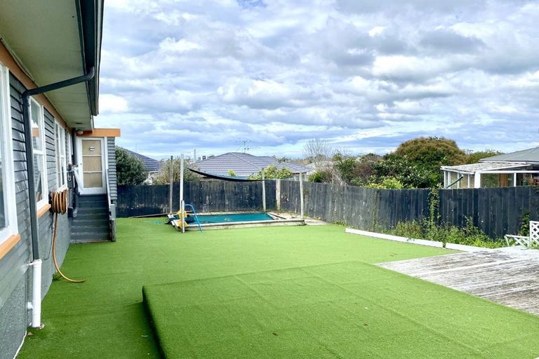 Photo of property in 12 Locket Road, Glenfield, Auckland, 0629