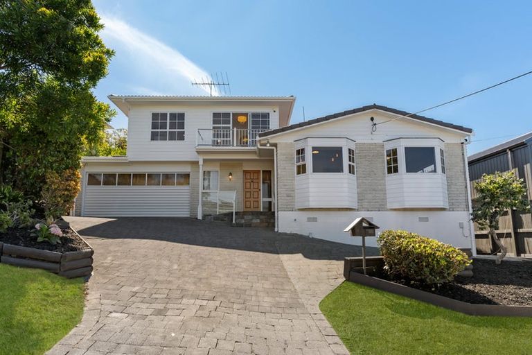 Photo of property in 16 Eastcliffe Road, Castor Bay, Auckland, 0620