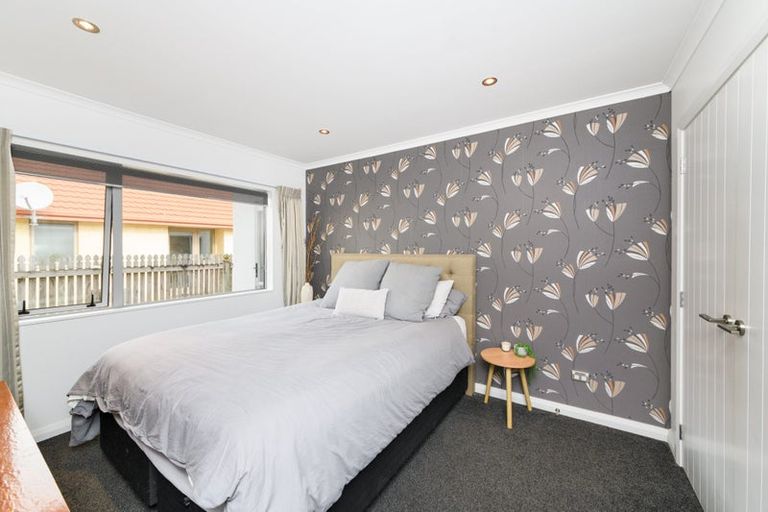 Photo of property in 3 D'urville Place, Kelvin Grove, Palmerston North, 4414