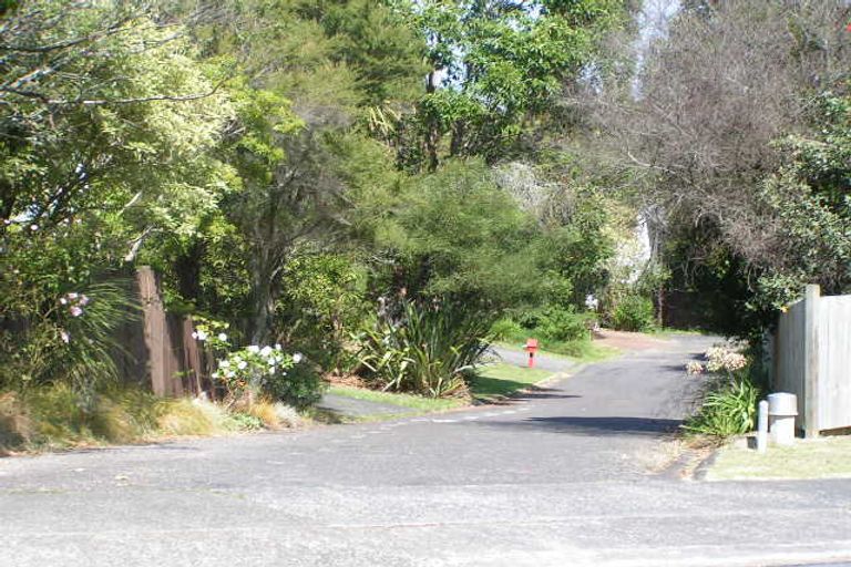 Photo of property in 2/41 Ravenwood Drive, Forrest Hill, Auckland, 0620