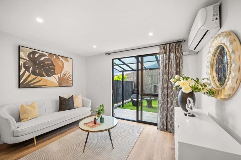 Photo of property in 7/8 Chivalry Road, Glenfield, Auckland, 0629
