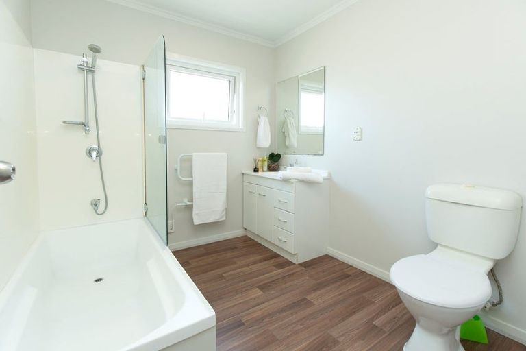 Photo of property in 1/672 Whangaparaoa Road, Stanmore Bay, Whangaparaoa, 0932