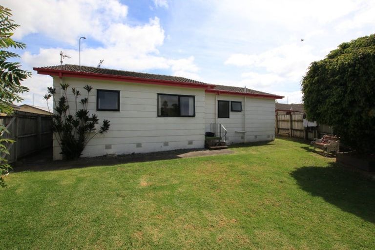 Photo of property in 1/7 Barbados Drive, Unsworth Heights, Auckland, 0632