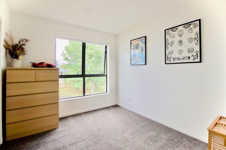 Photo of property in 5/1a Royal View Road, Te Atatu South, Auckland, 0610