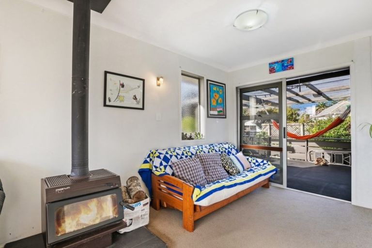 Photo of property in 27 Humphrey Kemp Avenue, Henderson, Auckland, 0612