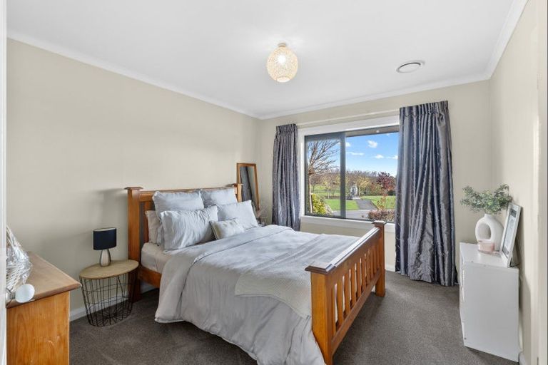 Photo of property in 44 Tutakarae Road, Kelvin Grove, Palmerston North, 4470