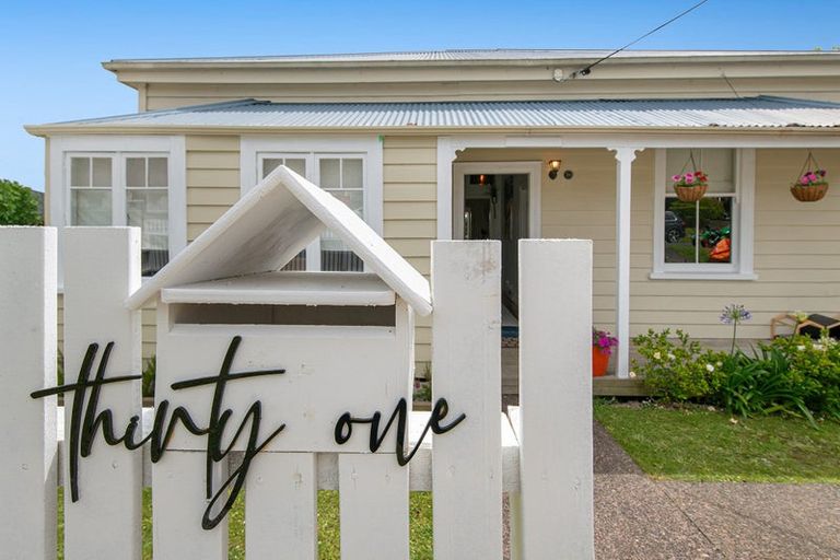 Photo of property in 31 Garfield Road, Helensville, 0800