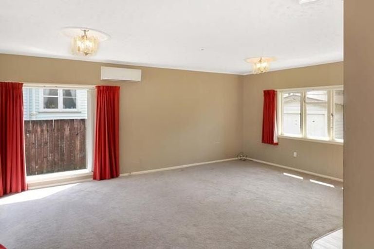 Photo of property in 996 Taita Drive, Taita, Lower Hutt, 5011