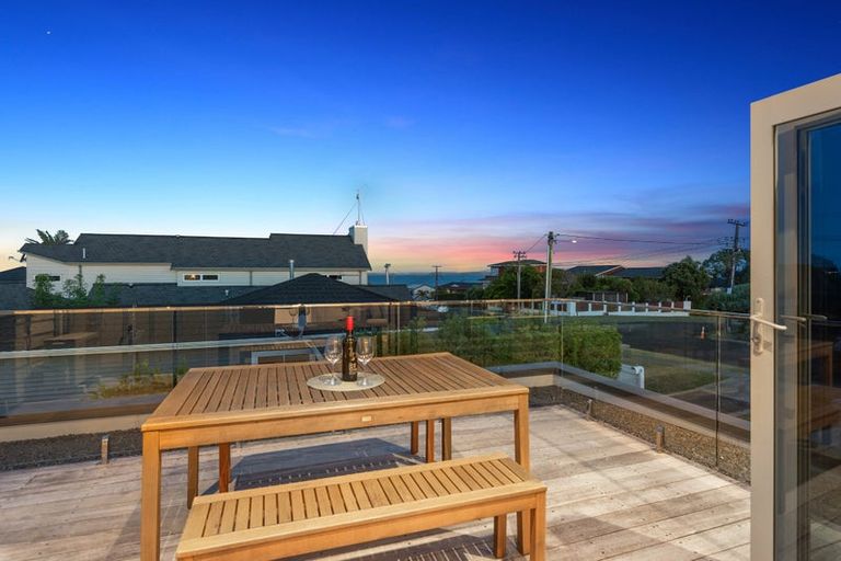 Photo of property in 18 Ridge Road, Waiake, Auckland, 0630