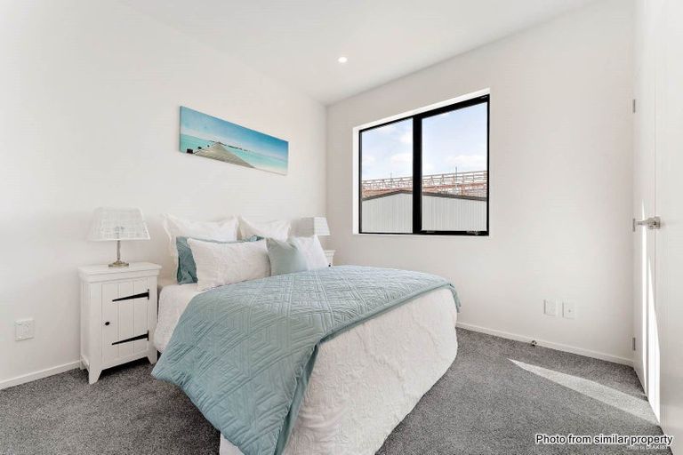 Photo of property in 16 Puhikawa Street, Massey, Auckland, 0614