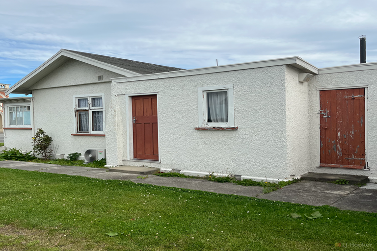 Photo of property in 6-6a Timaru Road, Waimate, 7924