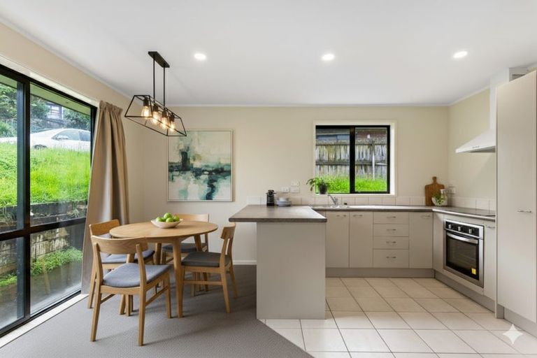 Photo of property in 14 Dovey Place, Massey, Auckland, 0614