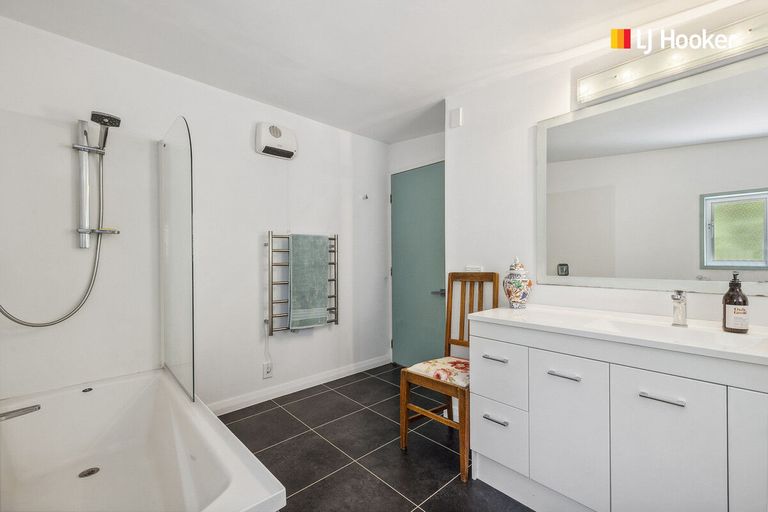 Photo of property in 33 Marine Parade, Macandrew Bay, Dunedin, 9014