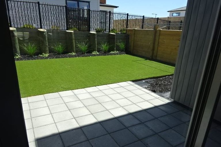 Photo of property in 3 Gunn Way, Hobsonville, Auckland, 0616