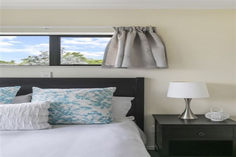 Photo of property in 29 Loughanure Place, Massey, Auckland, 0614