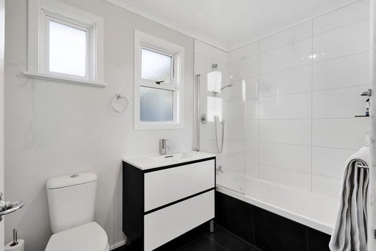 Photo of property in 12 Karaka Street, Merrilands, New Plymouth, 4312