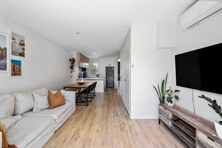 Photo of property in 5/13 Windy Ridge Road, Glenfield, Auckland, 0629