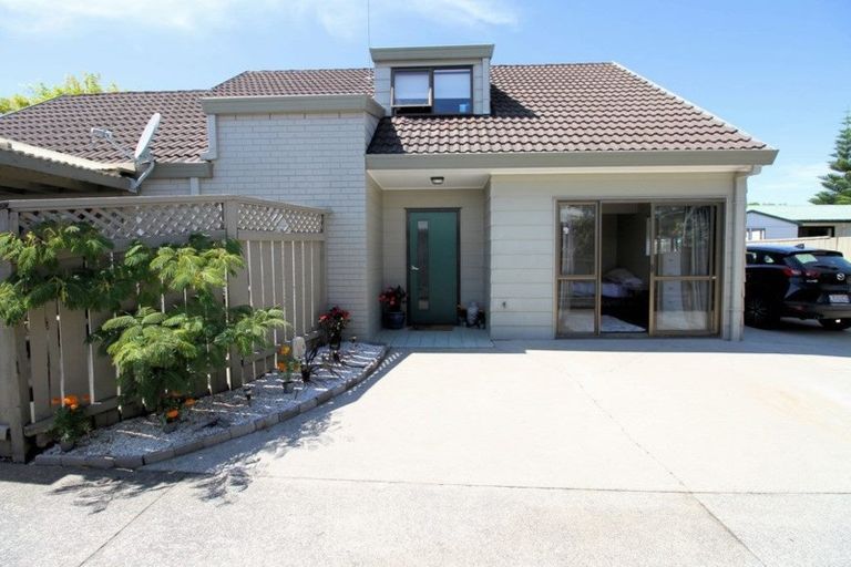 Photo of property in 12a Simpson Road, Papamoa Beach, Papamoa, 3118