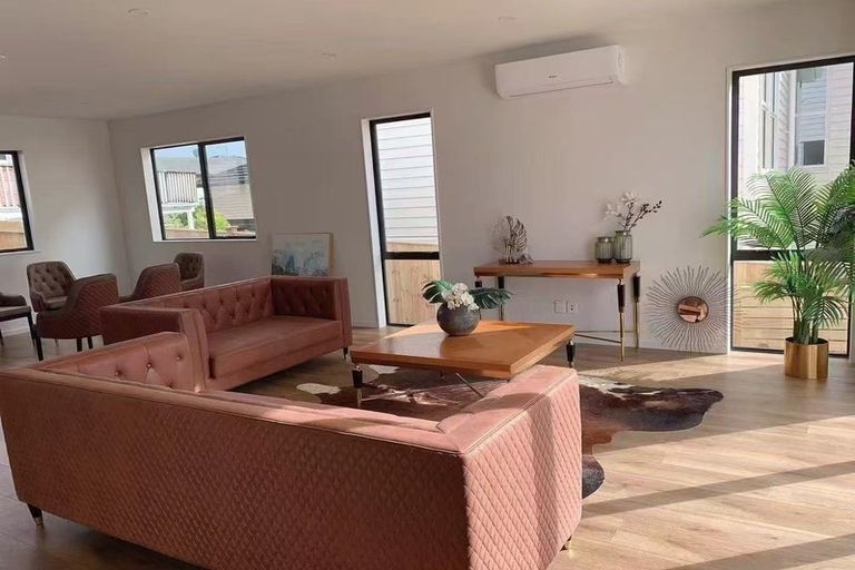 Photo of property in 142a Luckens Road, West Harbour, Auckland, 0618