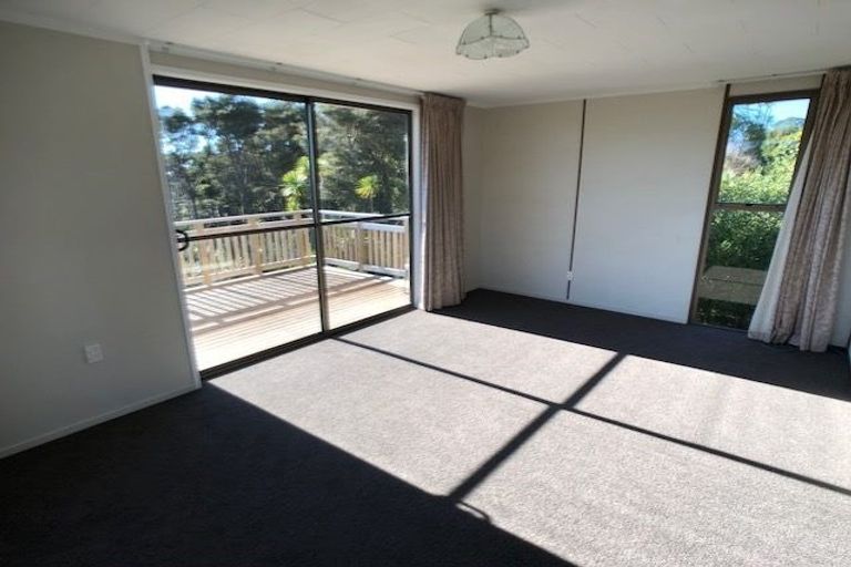 Photo of property in 213a Golf Road, Titirangi, Auckland, 0604