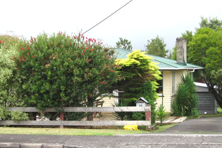 Photo of property in 43 Tirimoana Road, Te Atatu South, Auckland, 0602