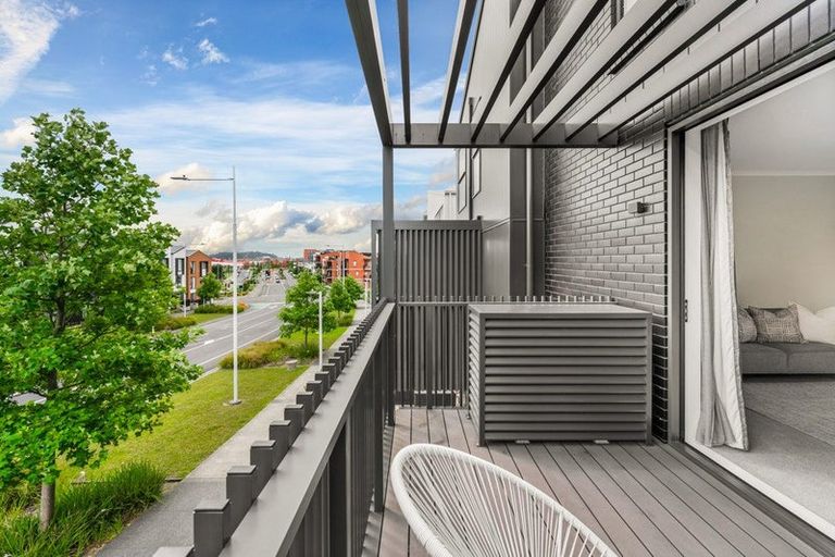 Photo of property in 3/2 Rangitamiro Place, Hobsonville, Auckland, 0616