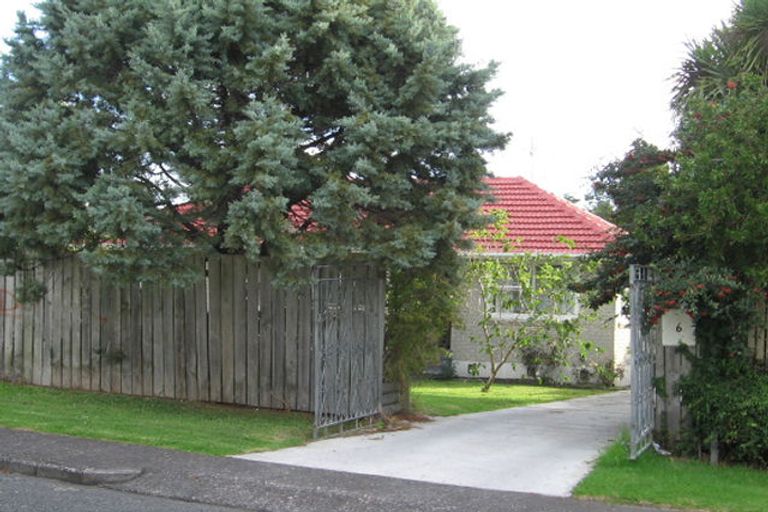 Photo of property in 6 Gill Avenue, Te Atatu Peninsula, Auckland, 0610