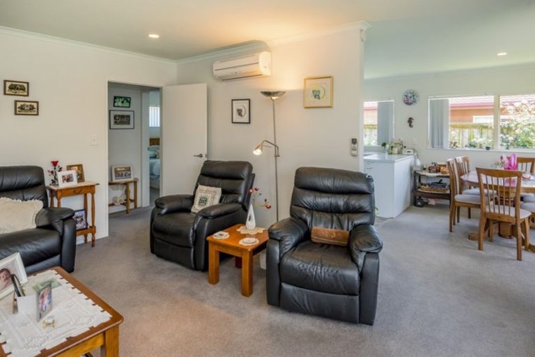 Photo of property in Rangeview Villas, 2/9 Fuller Close, Levin, 5510