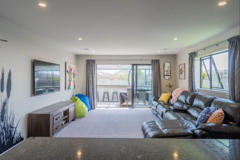 Photo of property in 7 Mahia Lane, Waikanae, 5036