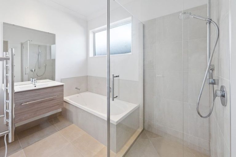 Photo of property in 9 Church Street, Winton, 9720