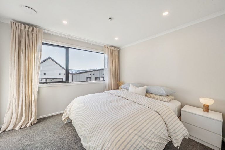 Photo of property in 18 Joseph Bolton Crescent, Wallaceville, Upper Hutt, 5018