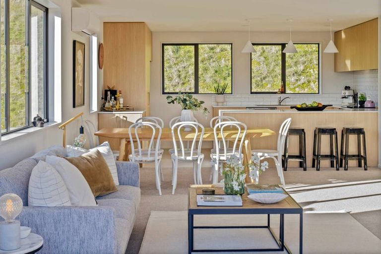 Photo of property in 33 Oakum Road, Whitby, Porirua, 5024