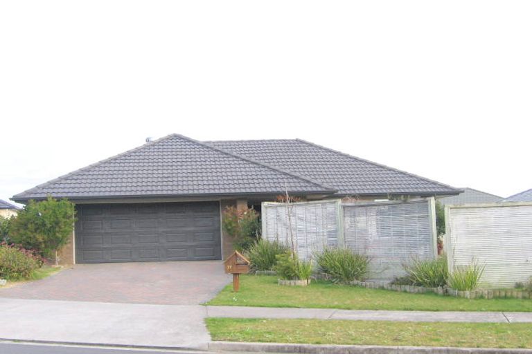 Photo of property in 17 Kilsyth Way, East Tamaki Heights, Auckland, 2016