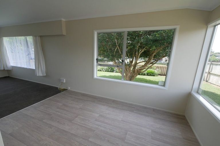 Photo of property in 1/32 Challen Close, Conifer Grove, Takanini, 2112