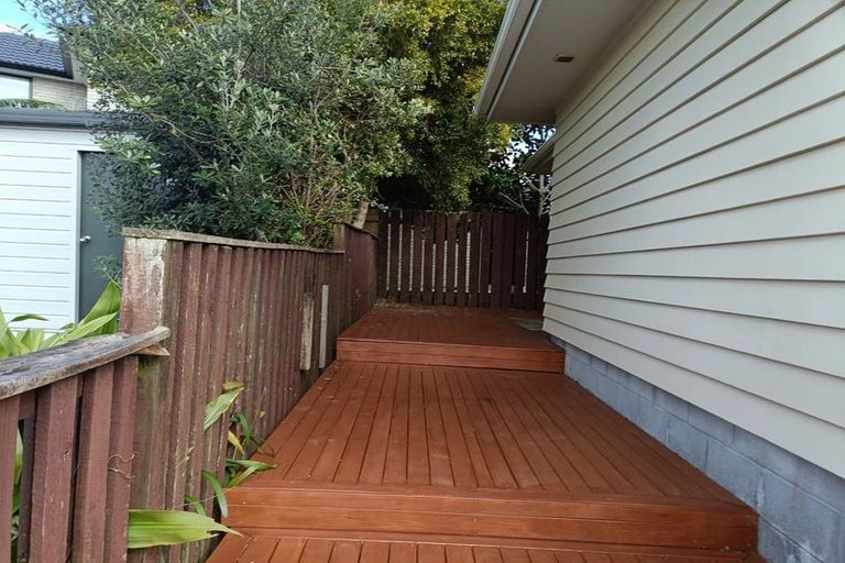 Photo of property in 25 Whiteacres Drive, Sunnyhills, Auckland, 2010