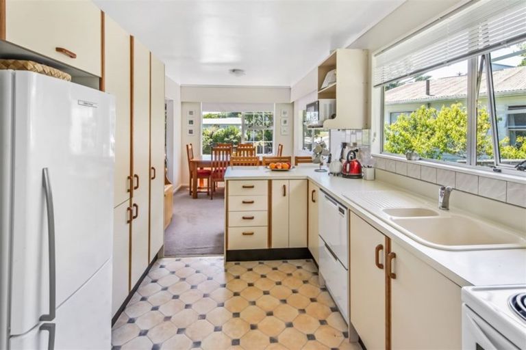 Photo of property in 97 Stewart Drive, Newlands, Wellington, 6037