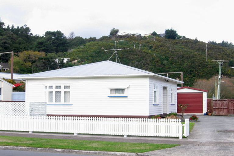 Photo of property in 1404 High Street, Taita, Lower Hutt, 5011