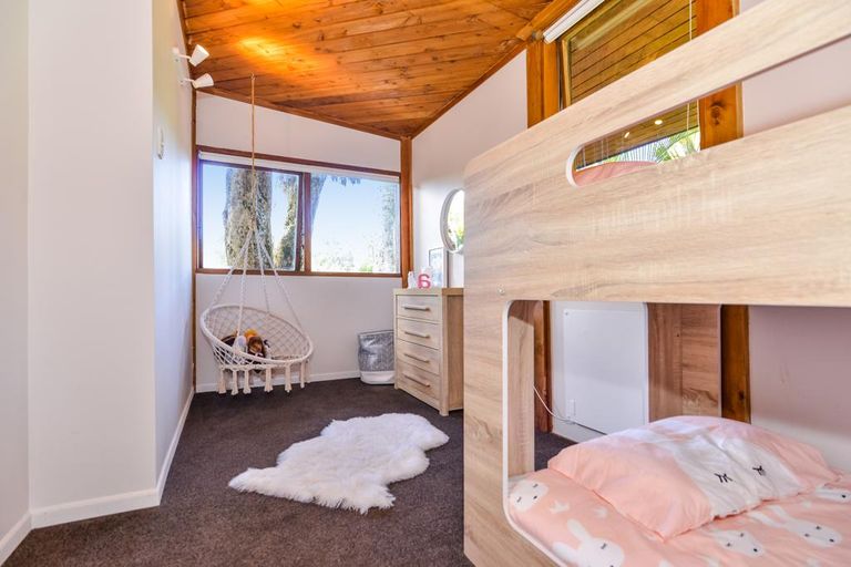 Photo of property in 24 Mahoe Road, Titirangi, Auckland, 0604