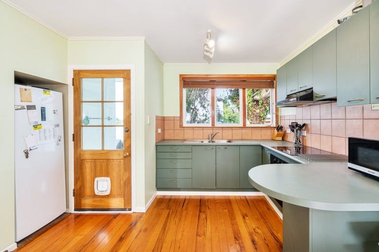 Photo of property in 1/8 Tyne Road, Forrest Hill, Auckland, 0620