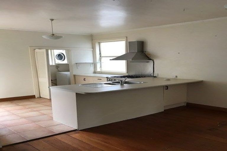 Photo of property in 192 Tasman Street, Mount Cook, Wellington, 6021