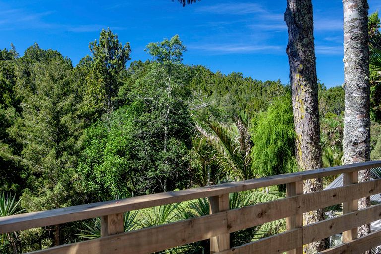 Photo of property in 24 Mahoe Road, Titirangi, Auckland, 0604